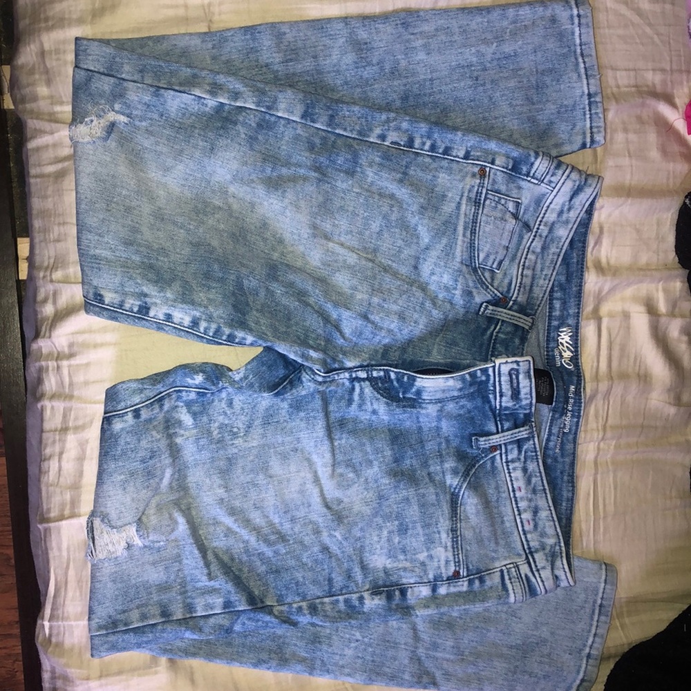 Mid rise jeggings.